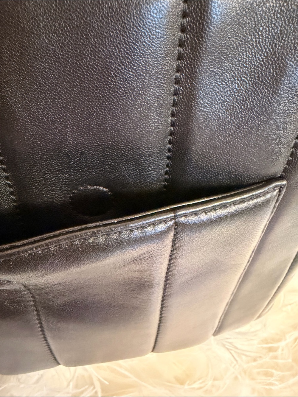 Tory Burch black leather Kira tote bag with Goldtone hardware - Picture 4 of 9